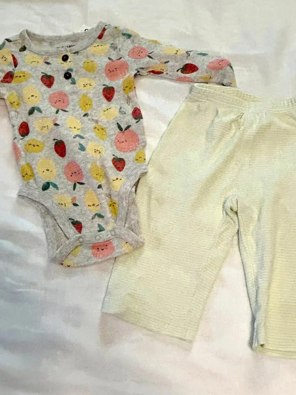 6-12 month Baby Toddler clothes 5 pieces! Pears and Fruit New and Like New